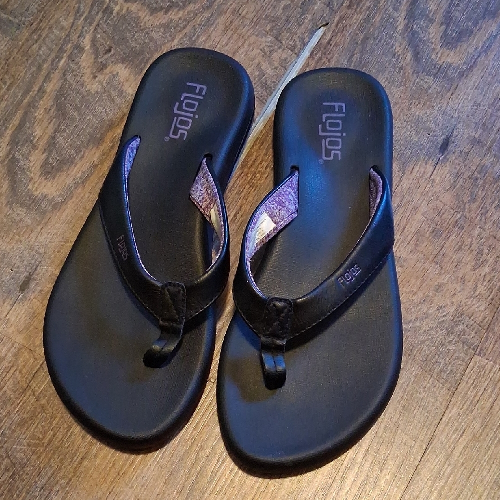 Flojos Dark Sandals with Subtle Shine